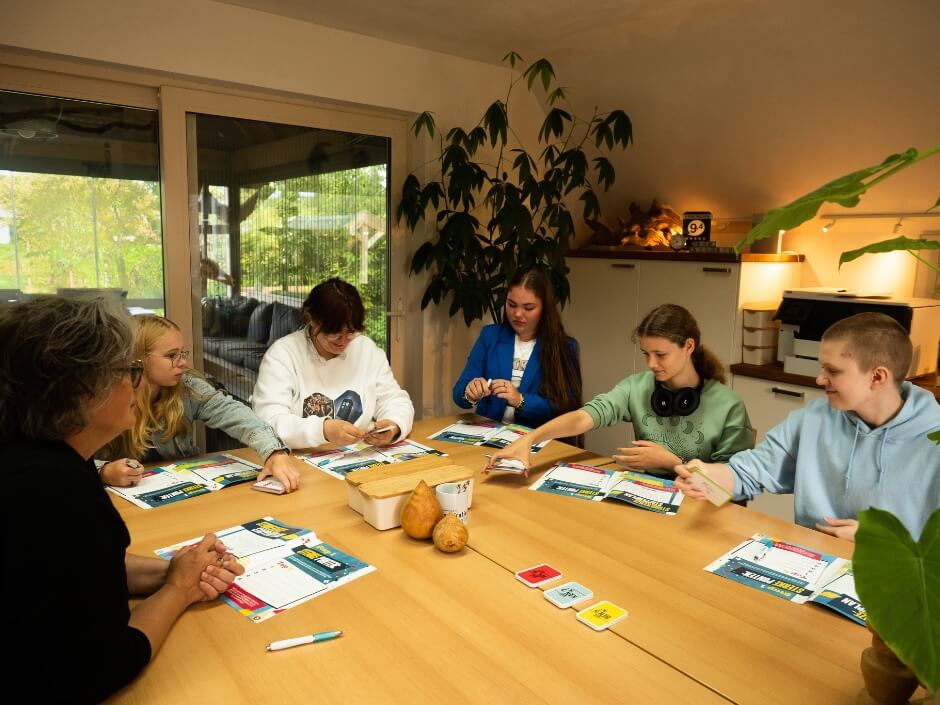 groep aan tafel 2 groep aan tafel 2